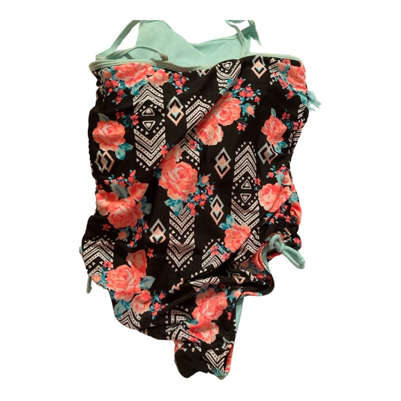 Girls multicolor swimsuit spaghetti strap raffle and tides on the sides size 7/8 - Picture 2 of 4